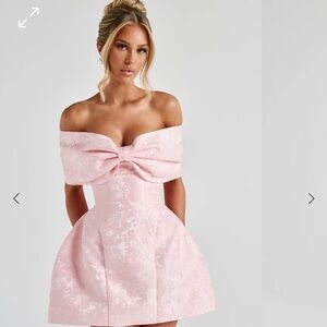 selling this baby boo dress for cheap.